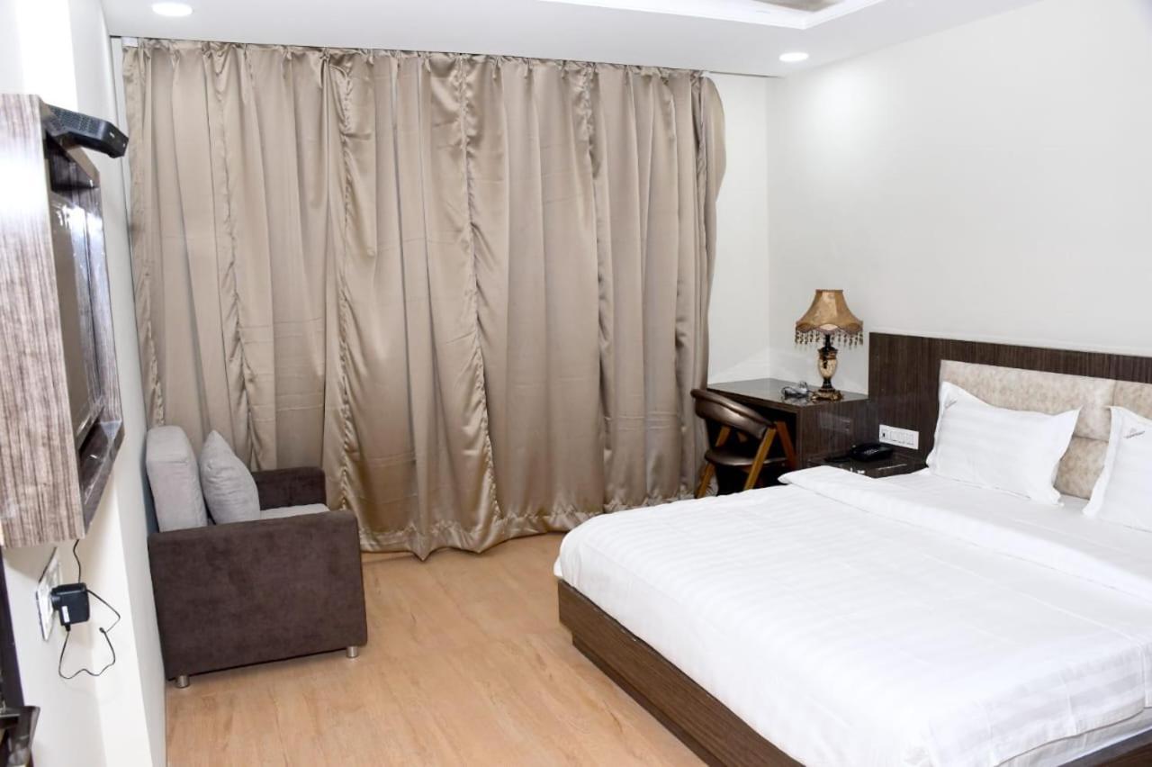 The Aanandam Hotel Resort Itarsi ภายนอก รูปภาพ